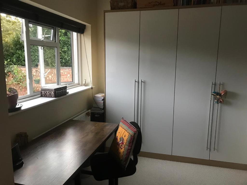 Serene Spacious Room ステーンズ エクステリア 写真